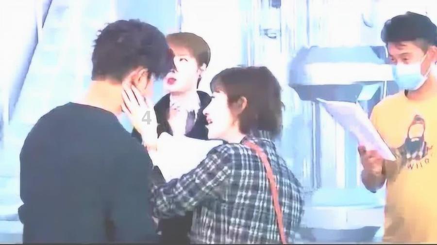 救援聪明的女子